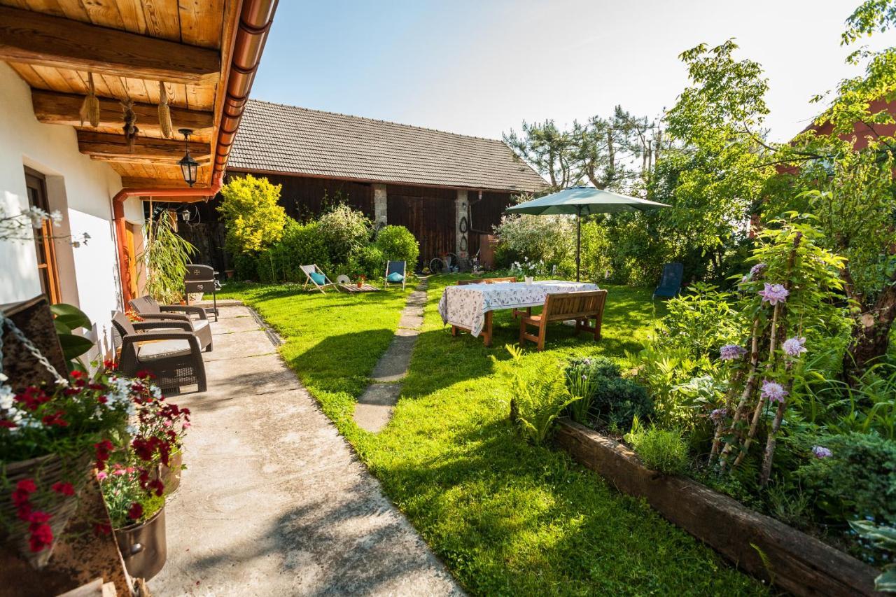 Villa Dom Pod Orzechem à Łapczyce Extérieur photo